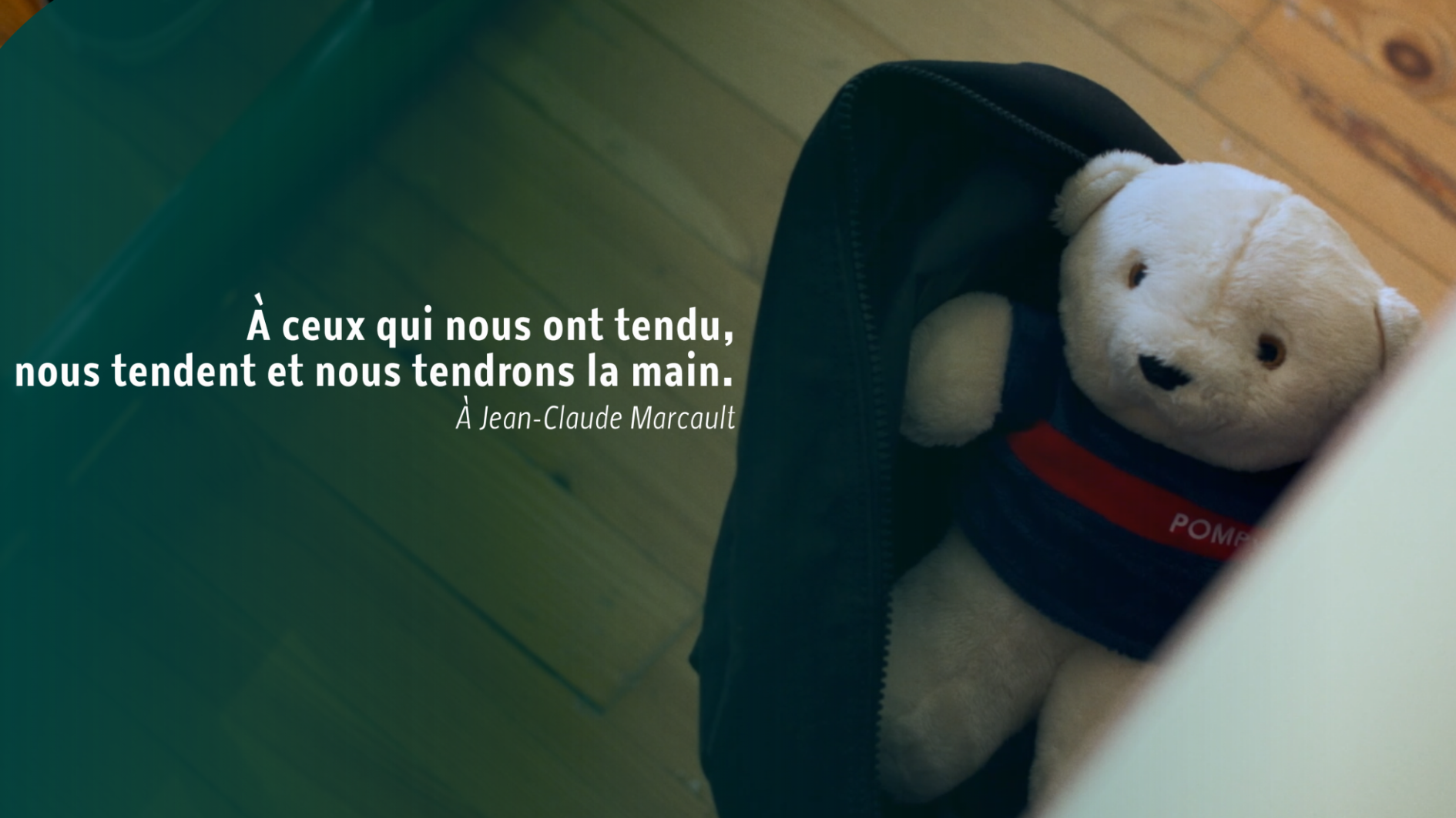 Visuel du film Les dragons n’ont pas de poils : une peluche de pompier et un hommage à celles et ceux qui tendent la main.